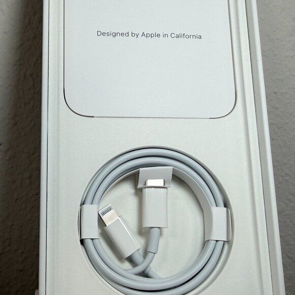 Empty Retail Box: Apple iPhone 14 Pro Max w/ USB-C to Lightning Cable Silver 1TB - Picture 8 of 9
